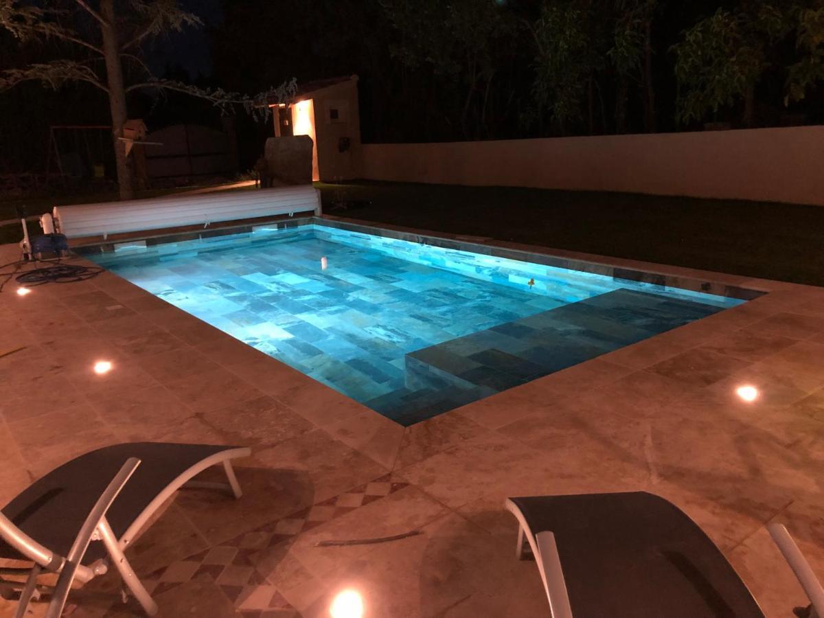 Villa Au milieu des Piboules de Provence. à LʼIsle-sur-la-Sorgue Extérieur photo