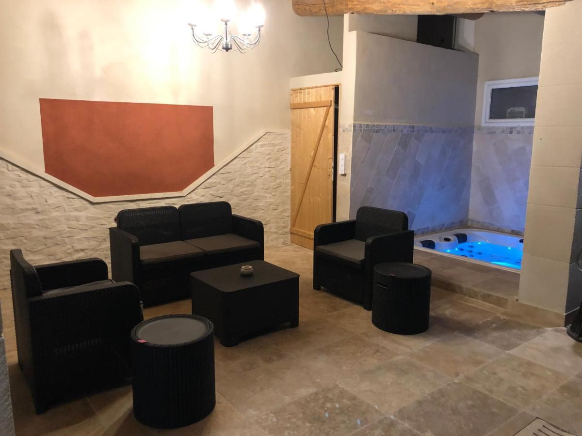 Villa Au milieu des Piboules de Provence. à LʼIsle-sur-la-Sorgue Extérieur photo