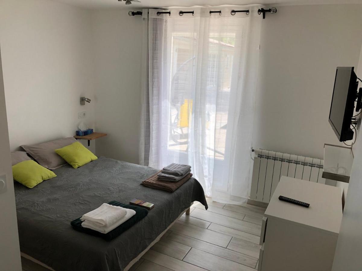 Villa Au milieu des Piboules de Provence. à LʼIsle-sur-la-Sorgue Extérieur photo